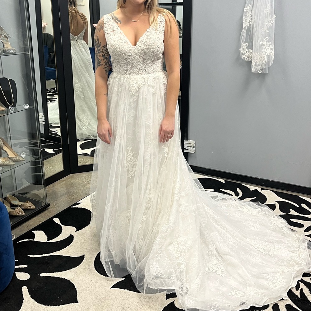 BRAND NEW- Stella York 6603 A line wedding dress